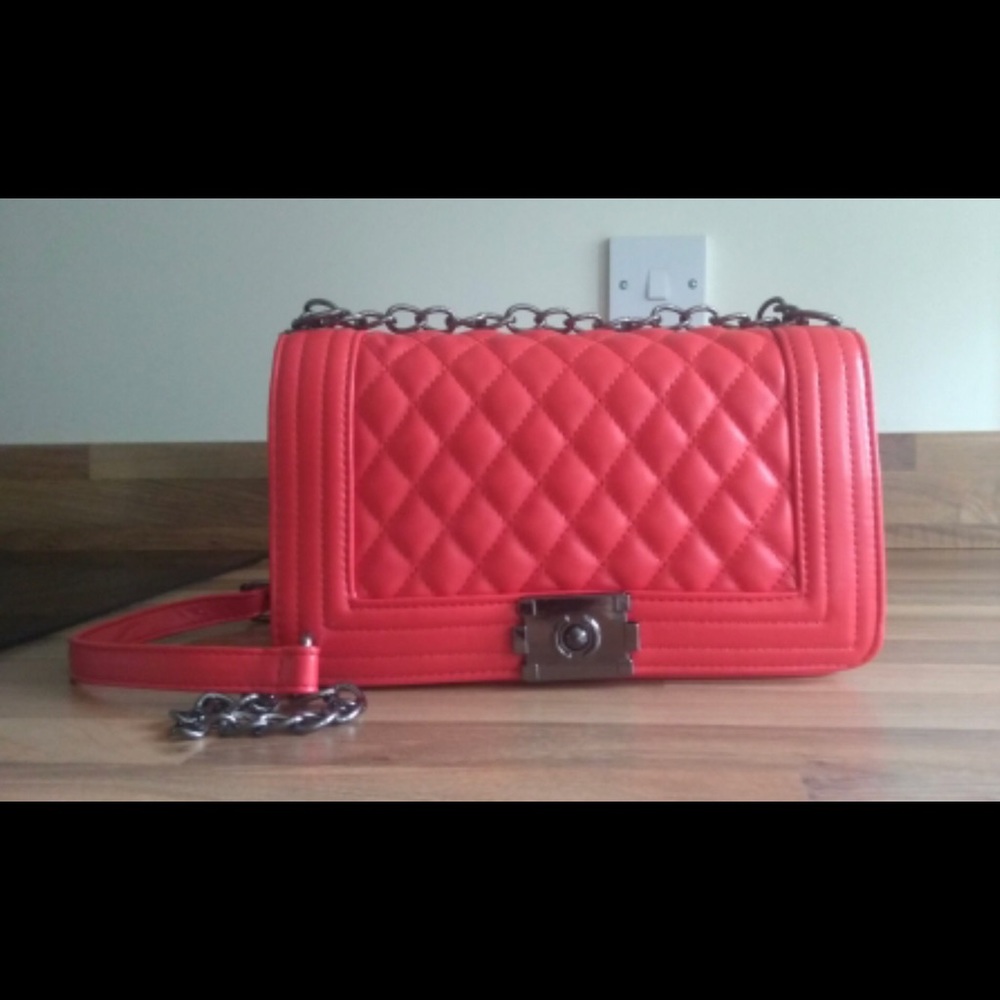 Quilted shoulder bag